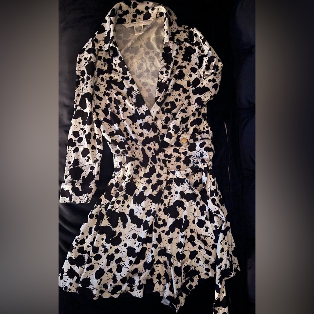 Diane von Furstenberg vintage romper  sz 6 black white tie front romper